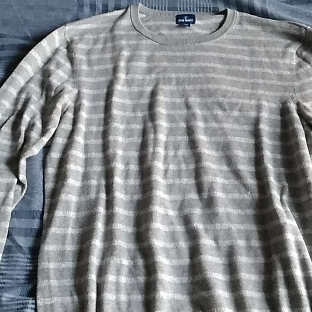 Old Navy size large, grey crew neck mens sweater